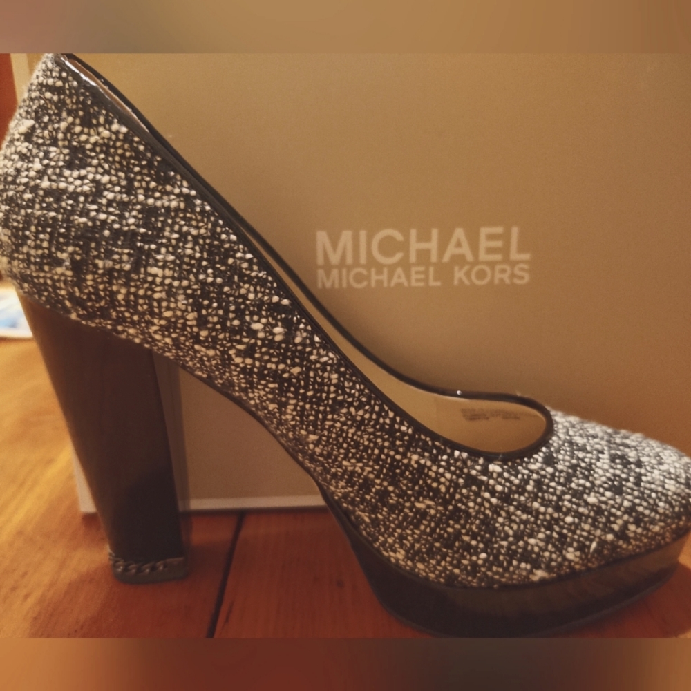 Michael Kors black tweed pump - size 10